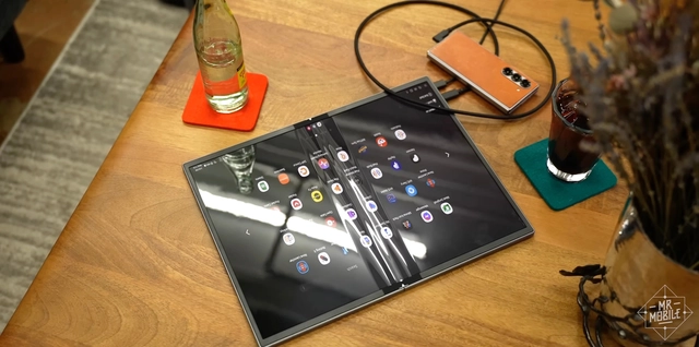 Reviewer đánh giá màn hình di động gập đôi của Asus: Chất lượng tốt nhưng vẫn như bản thử nghiệm, giá "trên trời" nên khó có người mua- Ảnh 4. Reviewer đánh giá màn hình di động gập đôi của Asus: Chất lượng tốt nhưng vẫn như bản thử nghiệm, giá "trên trời" nên khó có người mua- Ảnh 4.