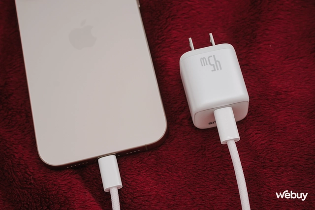 Trên tay củ sạc 45W bé nhất thế giới: Nhiều màu sắc, "tí hon" là thế nhưng lại sạc được cho cả MacBook Pro, giá chỉ 389.000 đồng- Ảnh 13. Trên tay củ sạc 45W bé nhất thế giới: Nhiều màu sắc, "tí hon" là thế nhưng lại sạc được cho cả MacBook Pro, giá chỉ 389.000 đồng- Ảnh 13.