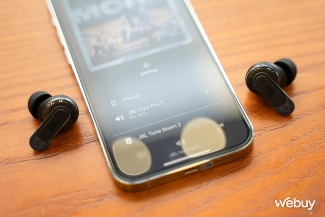 Trải nghiệm JBL Tour Pro 3 mới: Quá nhiều tính năng, hộp sạc cảm ứng tiện lợi hơn, đắt nhưng xắt ra miếng- Ảnh 21. Trải nghiệm JBL Tour Pro 3 mới: Quá nhiều tính năng, hộp sạc cảm ứng tiện lợi hơn, đắt nhưng xắt ra miếng- Ảnh 21.