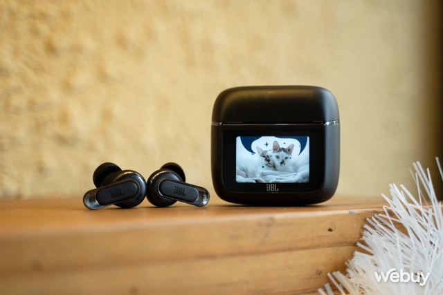 Trải nghiệm JBL Tour Pro 3 mới: Quá nhiều tính năng, hộp sạc cảm ứng tiện lợi hơn, đắt nhưng xắt ra miếng- Ảnh 9. Trải nghiệm JBL Tour Pro 3 mới: Quá nhiều tính năng, hộp sạc cảm ứng tiện lợi hơn, đắt nhưng xắt ra miếng- Ảnh 9.