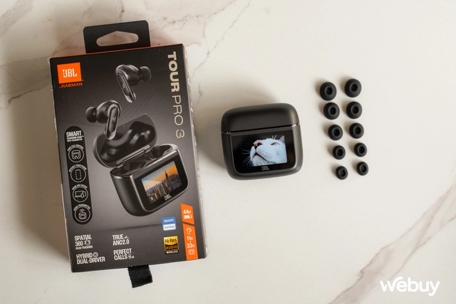 Trải nghiệm JBL Tour Pro 3 mới: Quá nhiều tính năng, hộp sạc cảm ứng tiện lợi hơn, đắt nhưng xắt ra miếng- Ảnh 8. Trải nghiệm JBL Tour Pro 3 mới: Quá nhiều tính năng, hộp sạc cảm ứng tiện lợi hơn, đắt nhưng xắt ra miếng- Ảnh 8.