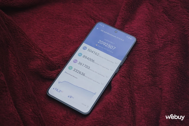 Trên tay điện thoại pin 7.000mAh, hiệu năng AnTuTu 2 triệu điểm, giá chỉ hơn 7 triệu đồng- Ảnh 20. Trên tay điện thoại pin 7.000mAh, hiệu năng AnTuTu 2 triệu điểm, giá chỉ hơn 7 triệu đồng- Ảnh 20.