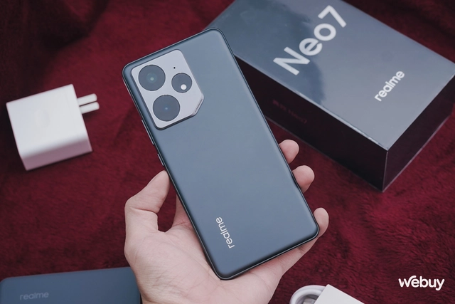 Trên tay điện thoại pin 7.000mAh, hiệu năng AnTuTu 2 triệu điểm, giá chỉ hơn 7 triệu đồng- Ảnh 8. Trên tay điện thoại pin 7.000mAh, hiệu năng AnTuTu 2 triệu điểm, giá chỉ hơn 7 triệu đồng- Ảnh 8.