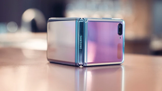 Từ Galaxy Z Flip1 đến 5: Samsung đã hồi sinh điện thoại vỏ sò như thế nào để trở thành smartphone màn hình gập phổ biến nhất- Ảnh 3. Từ Galaxy Z Flip1 đến 5: Samsung đã hồi sinh điện thoại vỏ sò như thế nào để trở thành smartphone màn hình gập phổ biến nhất- Ảnh 3.
