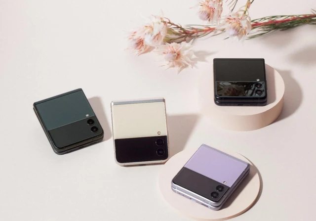 Từ Galaxy Z Flip1 đến 5: Samsung đã hồi sinh điện thoại vỏ sò như thế nào để trở thành smartphone màn hình gập phổ biến nhất- Ảnh 5. Từ Galaxy Z Flip1 đến 5: Samsung đã hồi sinh điện thoại vỏ sò như thế nào để trở thành smartphone màn hình gập phổ biến nhất- Ảnh 5.