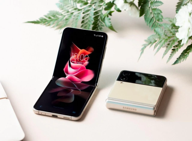 Từ Galaxy Z Flip1 đến 5: Samsung đã hồi sinh điện thoại vỏ sò như thế nào để trở thành smartphone màn hình gập phổ biến nhất- Ảnh 6. Từ Galaxy Z Flip1 đến 5: Samsung đã hồi sinh điện thoại vỏ sò như thế nào để trở thành smartphone màn hình gập phổ biến nhất- Ảnh 6.