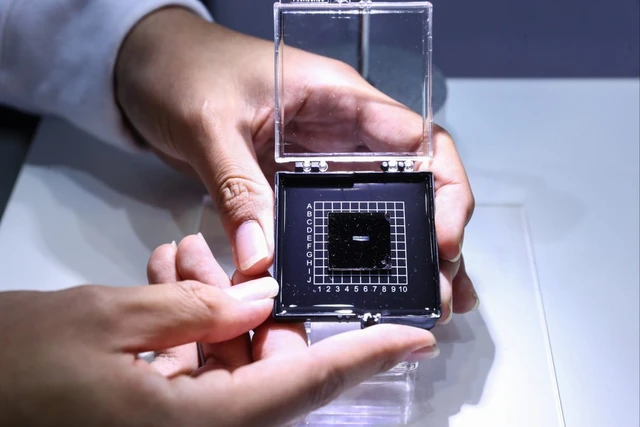 Đột phá trong chế tạo vật liệu siêu mỏng, các nhà khoa học Trung Quốc làm ánh sáng "đi chậm" hơn 10.000 lần- Ảnh 3. Đột phá trong chế tạo vật liệu siêu mỏng, các nhà khoa học Trung Quốc làm ánh sáng "đi chậm" hơn 10.000 lần- Ảnh 3.