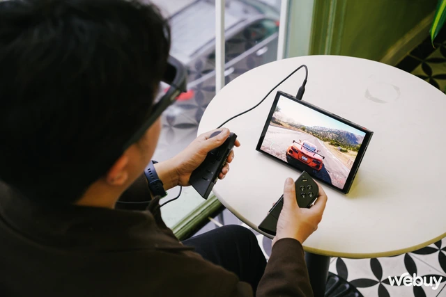 Phỏng vấn chủ tịch Lenovo về máy chơi game Legion Go: đây chính là thiết bị gaming trong mơ của game thủ- Ảnh 9. Phỏng vấn chủ tịch Lenovo về máy chơi game Legion Go: đây chính là thiết bị gaming trong mơ của game thủ- Ảnh 9.