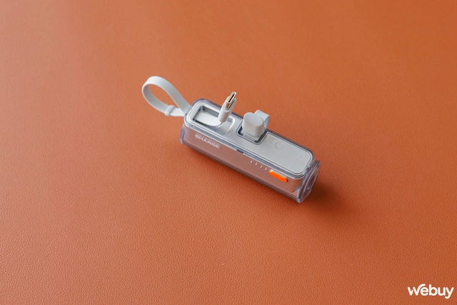 Pin dự phòng 5000mAh cho iPhone 15 giá hơn 700.000 đồng nhưng đây mới là điểm cực kỳ "ăn tiền"- Ảnh 3. Pin dự phòng 5000mAh cho iPhone 15 giá hơn 700.000 đồng nhưng đây mới là điểm cực kỳ "ăn tiền"- Ảnh 3.