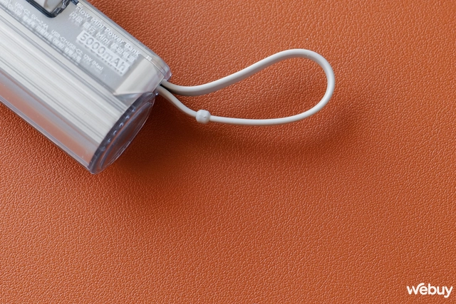 Pin dự phòng 5000mAh cho iPhone 15 giá hơn 700.000 đồng nhưng đây mới là điểm cực kỳ "ăn tiền"- Ảnh 4. Pin dự phòng 5000mAh cho iPhone 15 giá hơn 700.000 đồng nhưng đây mới là điểm cực kỳ "ăn tiền"- Ảnh 4.