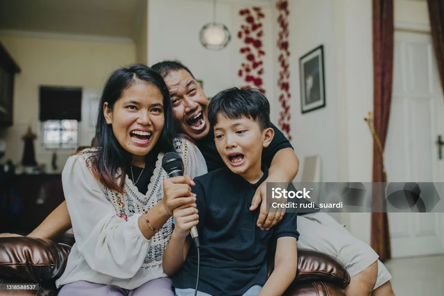 Tết hát karaoke quá 1 tiếng/ngày có thể khiến cả nhà bị tòe lông ốc tai, hiện chưa có thuốc chữa- Ảnh 10. Tết hát karaoke quá 1 tiếng/ngày có thể khiến cả nhà bị tòe lông ốc tai, hiện chưa có thuốc chữa- Ảnh 10.