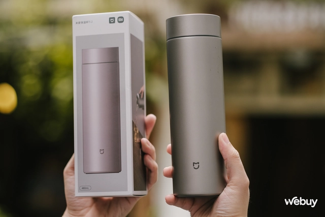 Trên tay bình giữ nhiệt Xiaomi giá chỉ hơn 600K: Dùng chất liệu siêu nhẹ và cao cấp giống iPhone 15 Pro Max, dung tích 480ml- Ảnh 2. Trên tay bình giữ nhiệt Xiaomi giá chỉ hơn 600K: Dùng chất liệu siêu nhẹ và cao cấp giống iPhone 15 Pro Max, dung tích 480ml- Ảnh 2.
