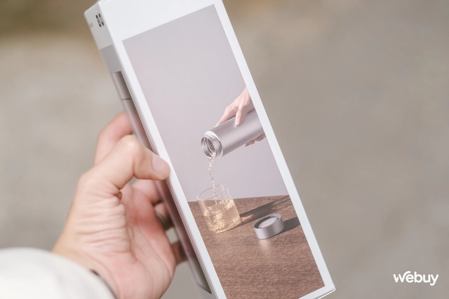 Trên tay bình giữ nhiệt Xiaomi giá chỉ hơn 600K: Dùng chất liệu siêu nhẹ và cao cấp giống iPhone 15 Pro Max, dung tích 480ml- Ảnh 1. Trên tay bình giữ nhiệt Xiaomi giá chỉ hơn 600K: Dùng chất liệu siêu nhẹ và cao cấp giống iPhone 15 Pro Max, dung tích 480ml- Ảnh 1.