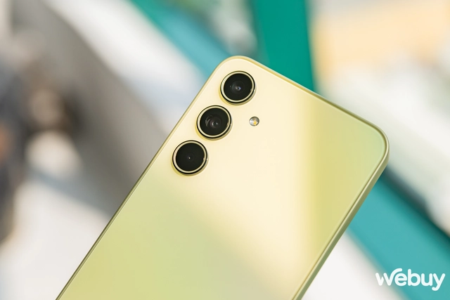 Cận cảnh Galaxy A35 5G và Galaxy A55 5G: Lựa chọn “an toàn” cho người dùng trẻ, giá từ 8.29 triệu đồng- Ảnh 21. Cận cảnh Galaxy A35 5G và Galaxy A55 5G: Lựa chọn “an toàn” cho người dùng trẻ, giá từ 8.29 triệu đồng- Ảnh 21.