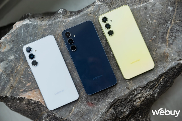 Cận cảnh Galaxy A35 5G và Galaxy A55 5G: Lựa chọn “an toàn” cho người dùng trẻ, giá từ 8.29 triệu đồng- Ảnh 4. Cận cảnh Galaxy A35 5G và Galaxy A55 5G: Lựa chọn “an toàn” cho người dùng trẻ, giá từ 8.29 triệu đồng- Ảnh 4.