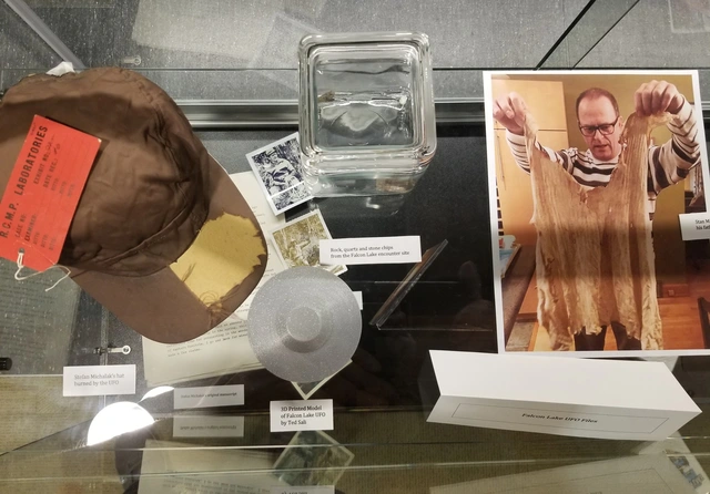 Sự kiện UFO hồ Falcon: Người đ&agrave;n &ocirc;ng bị bỏng sau khi chạm v&agrave;o UFO v&agrave; dấu vết tr&ecirc;n cơ thể kh&ocirc;ng mờ đi suốt 32 năm!- Ảnh 4.