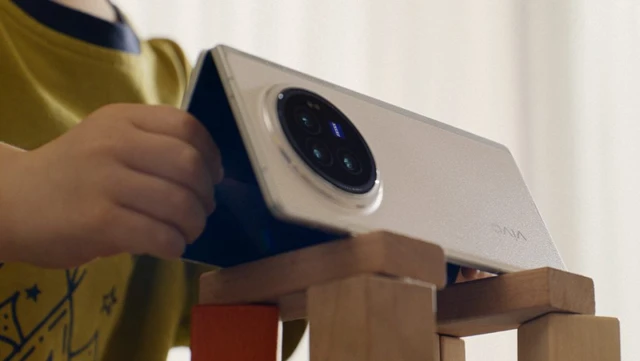 Đối thủ 'nhẹ ký' đầu tiên của Galaxy Z Fold6 đã xuất hiện: Mỏng nhẹ nhất thế giới, cấu hình khủng, camera Zeiss, sạc nhanh 120W- Ảnh 2. Đối thủ 'nhẹ ký' đầu tiên của Galaxy Z Fold6 đã xuất hiện: Mỏng nhẹ nhất thế giới, cấu hình khủng, camera Zeiss, sạc nhanh 120W- Ảnh 2.