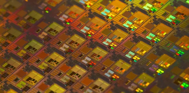 Quy mô không tưởng của Apple A17 Pro: Có tới 500km dây kim loại bên trong - Ảnh 5. Quy mô không tưởng của Apple A17 Pro: Có tới 500km dây kim loại bên trong - Ảnh 5.