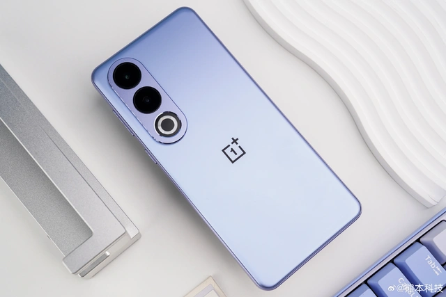 Ra mắt smartphone đầu tiên dùng chip Snapdragon 7+ Gen 3: Hiệu năng mạnh sánh ngang chip "đầu 8", sạc 100W, giá chỉ 6,9 triệu- Ảnh 2. Ra mắt smartphone đầu tiên dùng chip Snapdragon 7+ Gen 3: Hiệu năng mạnh sánh ngang chip "đầu 8", sạc 100W, giá chỉ 6,9 triệu- Ảnh 2.