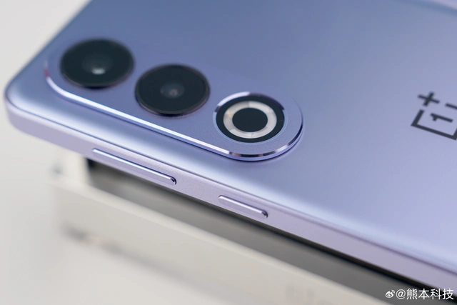 Ra mắt smartphone đầu tiên dùng chip Snapdragon 7+ Gen 3: Hiệu năng mạnh sánh ngang chip "đầu 8", sạc 100W, giá chỉ 6,9 triệu- Ảnh 3. Ra mắt smartphone đầu tiên dùng chip Snapdragon 7+ Gen 3: Hiệu năng mạnh sánh ngang chip "đầu 8", sạc 100W, giá chỉ 6,9 triệu- Ảnh 3.