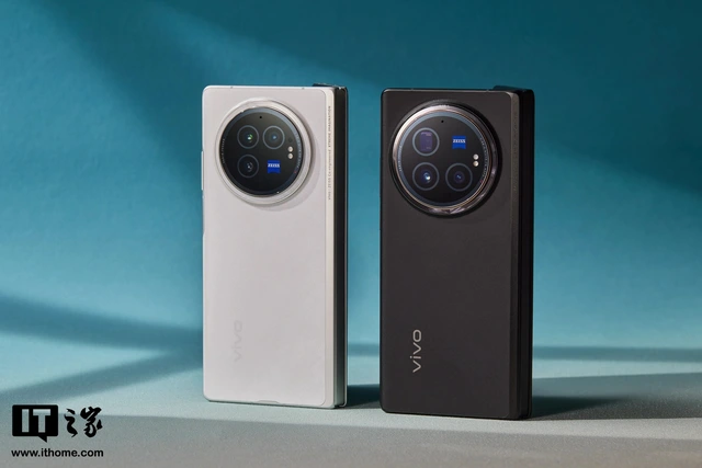 Cận cảnh smartphone màn hình gập mỏng nhẹ nhất thế giới: Nhẹ hơn cả iPhone 15 Pro Max, mỏng chỉ 4.65mm, mà pin vẫn tận 5.500mAh- Ảnh 2. Cận cảnh smartphone màn hình gập mỏng nhẹ nhất thế giới: Nhẹ hơn cả iPhone 15 Pro Max, mỏng chỉ 4.65mm, mà pin vẫn tận 5.500mAh- Ảnh 2.