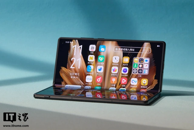 Cận cảnh smartphone màn hình gập mỏng nhẹ nhất thế giới: Nhẹ hơn cả iPhone 15 Pro Max, mỏng chỉ 4.65mm, mà pin vẫn tận 5.500mAh- Ảnh 30. Cận cảnh smartphone màn hình gập mỏng nhẹ nhất thế giới: Nhẹ hơn cả iPhone 15 Pro Max, mỏng chỉ 4.65mm, mà pin vẫn tận 5.500mAh- Ảnh 30.