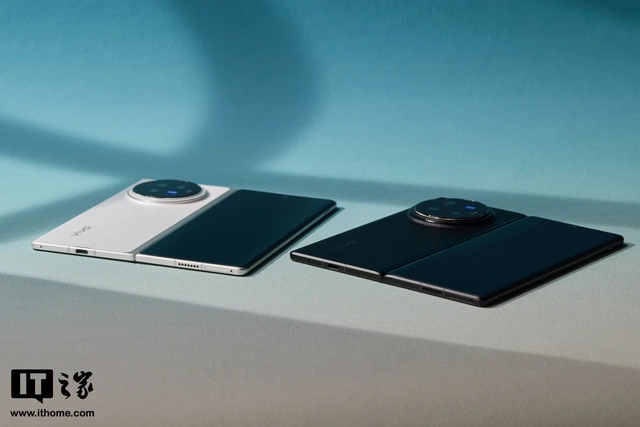 Cận cảnh smartphone màn hình gập mỏng nhẹ nhất thế giới: Nhẹ hơn cả iPhone 15 Pro Max, mỏng chỉ 4.65mm, mà pin vẫn tận 5.500mAh- Ảnh 1. Cận cảnh smartphone màn hình gập mỏng nhẹ nhất thế giới: Nhẹ hơn cả iPhone 15 Pro Max, mỏng chỉ 4.65mm, mà pin vẫn tận 5.500mAh- Ảnh 1.