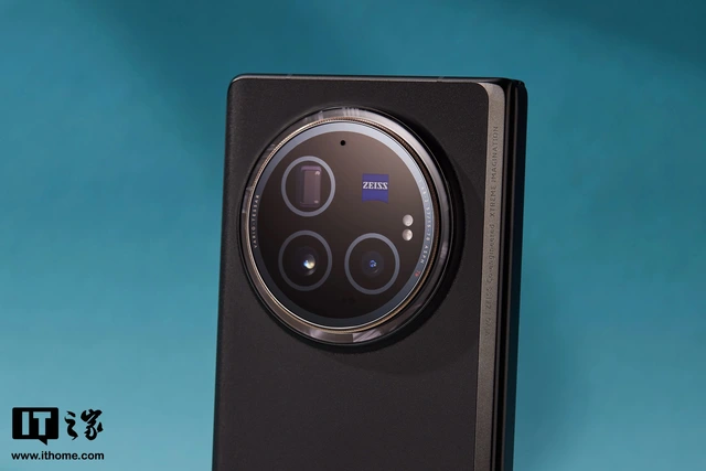 Cận cảnh smartphone màn hình gập mỏng nhẹ nhất thế giới: Nhẹ hơn cả iPhone 15 Pro Max, mỏng chỉ 4.65mm, mà pin vẫn tận 5.500mAh- Ảnh 27. Cận cảnh smartphone màn hình gập mỏng nhẹ nhất thế giới: Nhẹ hơn cả iPhone 15 Pro Max, mỏng chỉ 4.65mm, mà pin vẫn tận 5.500mAh- Ảnh 27.