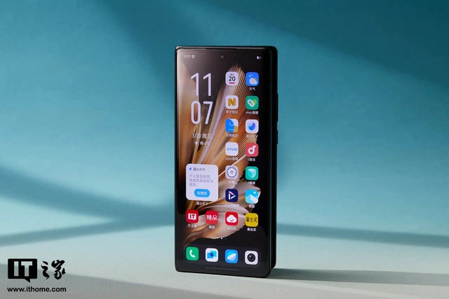 Cận cảnh smartphone màn hình gập mỏng nhẹ nhất thế giới: Nhẹ hơn cả iPhone 15 Pro Max, mỏng chỉ 4.65mm, mà pin vẫn tận 5.500mAh- Ảnh 29. Cận cảnh smartphone màn hình gập mỏng nhẹ nhất thế giới: Nhẹ hơn cả iPhone 15 Pro Max, mỏng chỉ 4.65mm, mà pin vẫn tận 5.500mAh- Ảnh 29.