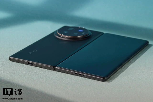 Cận cảnh smartphone màn hình gập mỏng nhẹ nhất thế giới: Nhẹ hơn cả iPhone 15 Pro Max, mỏng chỉ 4.65mm, mà pin vẫn tận 5.500mAh- Ảnh 21. Cận cảnh smartphone màn hình gập mỏng nhẹ nhất thế giới: Nhẹ hơn cả iPhone 15 Pro Max, mỏng chỉ 4.65mm, mà pin vẫn tận 5.500mAh- Ảnh 21.