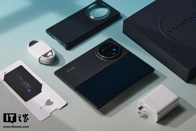 Cận cảnh smartphone màn hình gập mỏng nhẹ nhất thế giới: Nhẹ hơn cả iPhone 15 Pro Max, mỏng chỉ 4.65mm, mà pin vẫn tận 5.500mAh- Ảnh 20. Cận cảnh smartphone màn hình gập mỏng nhẹ nhất thế giới: Nhẹ hơn cả iPhone 15 Pro Max, mỏng chỉ 4.65mm, mà pin vẫn tận 5.500mAh- Ảnh 20.