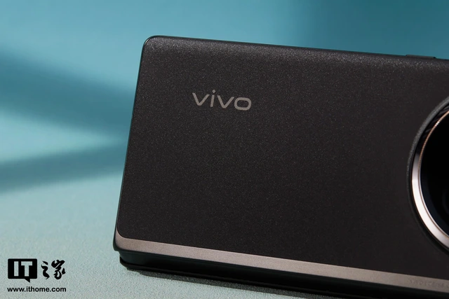 Cận cảnh smartphone màn hình gập mỏng nhẹ nhất thế giới: Nhẹ hơn cả iPhone 15 Pro Max, mỏng chỉ 4.65mm, mà pin vẫn tận 5.500mAh- Ảnh 22. Cận cảnh smartphone màn hình gập mỏng nhẹ nhất thế giới: Nhẹ hơn cả iPhone 15 Pro Max, mỏng chỉ 4.65mm, mà pin vẫn tận 5.500mAh- Ảnh 22.