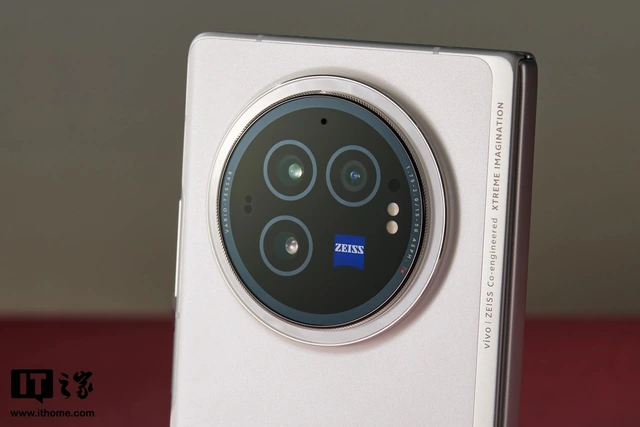 Cận cảnh smartphone màn hình gập mỏng nhẹ nhất thế giới: Nhẹ hơn cả iPhone 15 Pro Max, mỏng chỉ 4.65mm, mà pin vẫn tận 5.500mAh- Ảnh 12. Cận cảnh smartphone màn hình gập mỏng nhẹ nhất thế giới: Nhẹ hơn cả iPhone 15 Pro Max, mỏng chỉ 4.65mm, mà pin vẫn tận 5.500mAh- Ảnh 12.