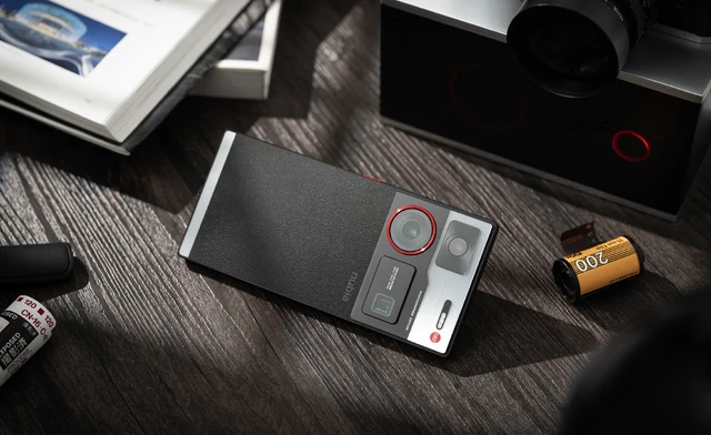 Cận cảnh smartphone chuyên chụp ảnh: Thiết kế giống máy film cổ điển nhưng hiệu năng vô đối với chip Snapdragon 8 Gen 3, giá rẻ bằng nửa Galaxy S24 Ultra- Ảnh 6. Cận cảnh smartphone chuyên chụp ảnh: Thiết kế giống máy film cổ điển nhưng hiệu năng vô đối với chip Snapdragon 8 Gen 3, giá rẻ bằng nửa Galaxy S24 Ultra- Ảnh 6.