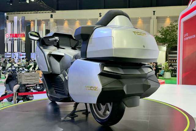 Xe máy điện lớn nhất thế giới có thể di chuyển 720 km sau mỗi lần sạc đầy!- Ảnh 4. Xe máy điện lớn nhất thế giới có thể di chuyển 720 km sau mỗi lần sạc đầy!- Ảnh 4.