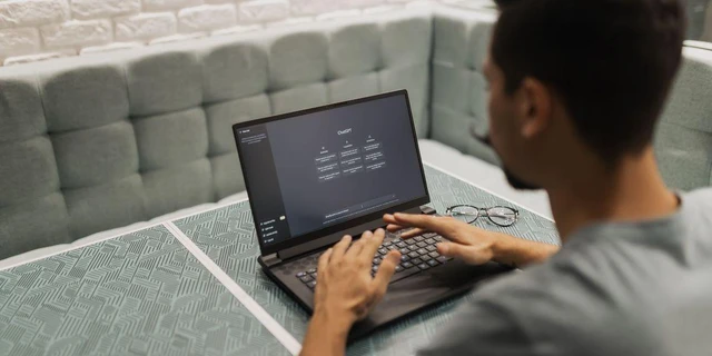 Nhiều nhân sự làm nội dung tại Việt Nam 'mập mờ' dùng AI để viết bài, cấp trên biết được nhưng vẫn 'nhắm mắt làm ngơ' - Ảnh 2. Nhiều nhân sự làm nội dung tại Việt Nam 'mập mờ' dùng AI để viết bài, cấp trên biết được nhưng vẫn 'nhắm mắt làm ngơ' - Ảnh 2.