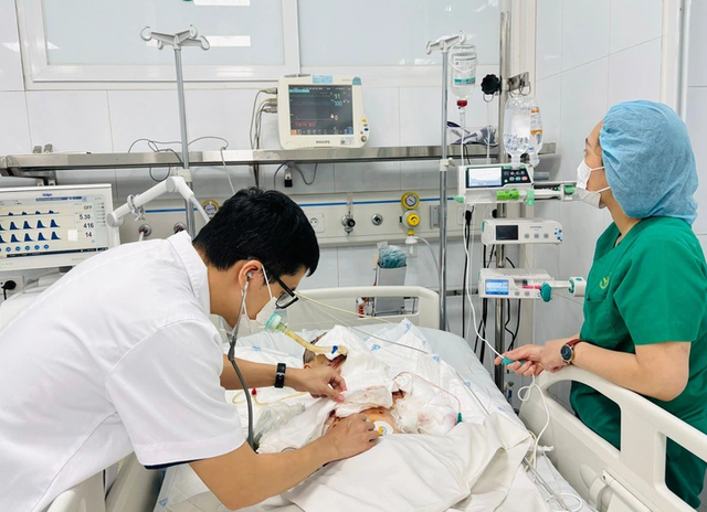 Bé trai 13 tuổi bị hỏng mắt, đa chấn thương do máy tính phát nổ: Cảnh báo nguy cơ cháy nổ laptop tiềm tàng tại gia đình- Ảnh 1. Bé trai 13 tuổi bị hỏng mắt, đa chấn thương do máy tính phát nổ: Cảnh báo nguy cơ cháy nổ laptop tiềm tàng tại gia đình- Ảnh 1.