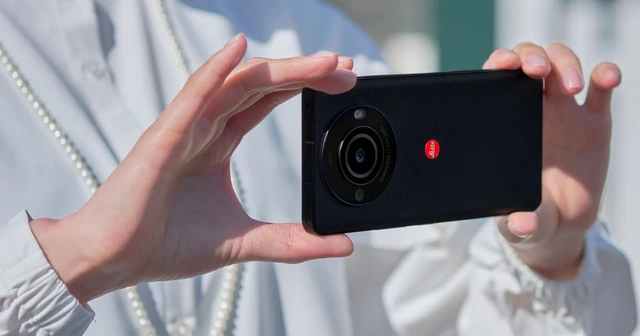 Leica ra mắt smartphone mới: Camera 47.2MP cảm biến 1-inch, Snapdragon 8 Gen 2, màn hình 240Hz, nhiều tính năng chụp ảnh chuyên nghiệp- Ảnh 1. Leica ra mắt smartphone mới: Camera 47.2MP cảm biến 1-inch, Snapdragon 8 Gen 2, màn hình 240Hz, nhiều tính năng chụp ảnh chuyên nghiệp- Ảnh 1.