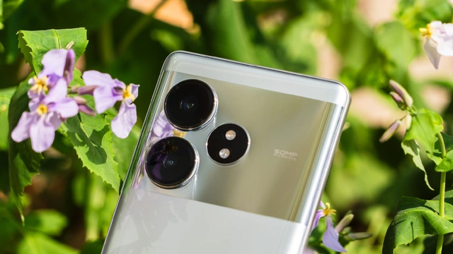 Ảnh thực tế realme GT Neo6 SE: Thiết kế cao cấp, chip Snapdragon 7+ Gen 3 cực mạnh, pin 5500mAh, giá chưa tới 6 triệu đồng- Ảnh 4. Ảnh thực tế realme GT Neo6 SE: Thiết kế cao cấp, chip Snapdragon 7+ Gen 3 cực mạnh, pin 5500mAh, giá chưa tới 6 triệu đồng- Ảnh 4.