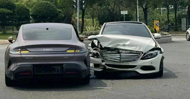 Xiaomi SU7 gặp tai nạn đầu tiên với Mercedes: Xe Trung Quốc được dịp "đọ độ cứng" với xe Đức- Ảnh 2. Xiaomi SU7 gặp tai nạn đầu tiên với Mercedes: Xe Trung Quốc được dịp "đọ độ cứng" với xe Đức- Ảnh 2.