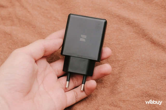 Dùng thử sạc nhanh của hãng chuyên ốp lưng và cái kết bất ngờ: Tôi đã "chốt đơn" ngay và luôn nhờ 2 ưu điểm đáng tiền này- Ảnh 4. Dùng thử sạc nhanh của hãng chuyên ốp lưng và cái kết bất ngờ: Tôi đã "chốt đơn" ngay và luôn nhờ 2 ưu điểm đáng tiền này- Ảnh 4.