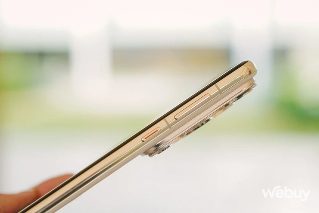 Cận cảnh 'quái vật camera' Huawei Pura 70 Ultra: Camera thò thụt, thay đổi được khẩu độ và AI xóa vật rất nhanh- Ảnh 5. Cận cảnh 'quái vật camera' Huawei Pura 70 Ultra: Camera thò thụt, thay đổi được khẩu độ và AI xóa vật rất nhanh- Ảnh 5.