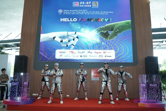 Sôi động Future Expo: Cùng "sống ảo" với robot, “phá đảo” game AI và "cháy" hết mình cùng âm nhạc- Ảnh 17. Sôi động Future Expo: Cùng "sống ảo" với robot, “phá đảo” game AI và "cháy" hết mình cùng âm nhạc- Ảnh 17.