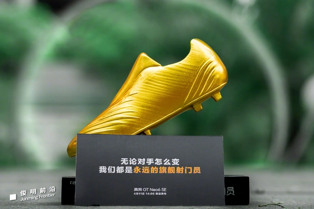 "Vua phá lưới" realme GT Neo6 SE lộ ảnh thực tế: Thiết kế đẹp mắt, màu Titanium giống iPhone 15 Pro Max, chip Snapdragon 7+ Gen 3 cực mạnh- Ảnh 9. "Vua phá lưới" realme GT Neo6 SE lộ ảnh thực tế: Thiết kế đẹp mắt, màu Titanium giống iPhone 15 Pro Max, chip Snapdragon 7+ Gen 3 cực mạnh- Ảnh 9.