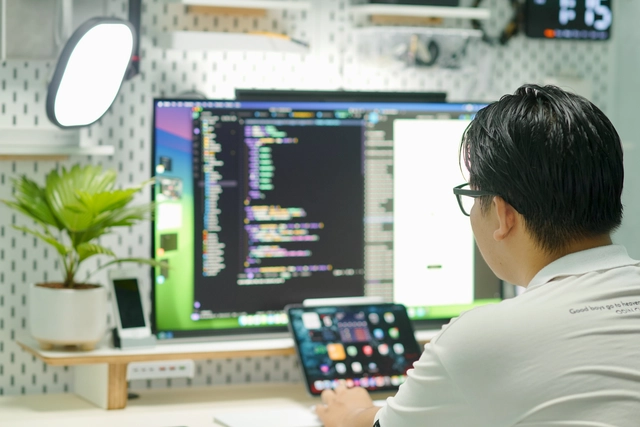 Anh chàng tài xế công nghệ với góc làm việc chất tràn ngập 'Táo'- Ảnh 11. Anh chàng tài xế công nghệ với góc làm việc chất tràn ngập 'Táo'- Ảnh 11.