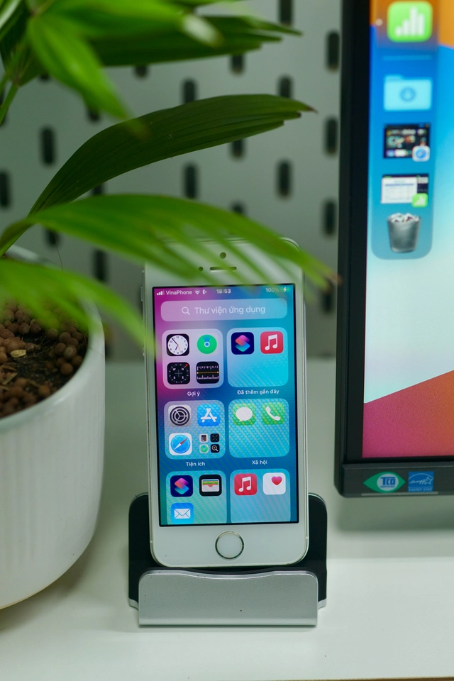 Anh chàng tài xế công nghệ với góc làm việc chất tràn ngập 'Táo'- Ảnh 7. Anh chàng tài xế công nghệ với góc làm việc chất tràn ngập 'Táo'- Ảnh 7.