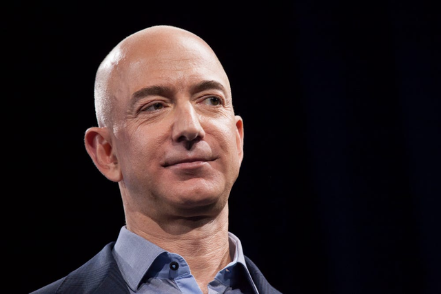 Jeff Bezos lo lắng: Amazon đang bị bỏ lại trong cuộc đua AI?- Ảnh 1. Jeff Bezos lo lắng: Amazon đang bị bỏ lại trong cuộc đua AI?- Ảnh 1.