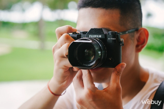 Trên tay Fujifilm X-T50: Nhỏ, nhẹ và vòng xoay giả lập màu phim khá 'vui vẻ'- Ảnh 13. Trên tay Fujifilm X-T50: Nhỏ, nhẹ và vòng xoay giả lập màu phim khá 'vui vẻ'- Ảnh 13.