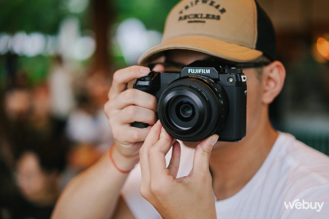 Đây là máy ảnh Fujifilm GFX100S II: Cảm biến 'to đùng' 102MP nằm trong thiết kế quen thuộc- Ảnh 15. Đây là máy ảnh Fujifilm GFX100S II: Cảm biến 'to đùng' 102MP nằm trong thiết kế quen thuộc- Ảnh 15.