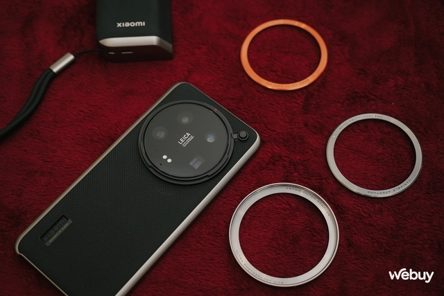 Mở hộp Xiaomi 14 Ultra chính hãng kèm bộ phụ kiện chụp ảnh cực chất: Máy ảnh compact giá hơn 30 triệu đồng dành cho các "dân chơi" Việt- Ảnh 3. Mở hộp Xiaomi 14 Ultra chính hãng kèm bộ phụ kiện chụp ảnh cực chất: Máy ảnh compact giá hơn 30 triệu đồng dành cho các "dân chơi" Việt- Ảnh 3.